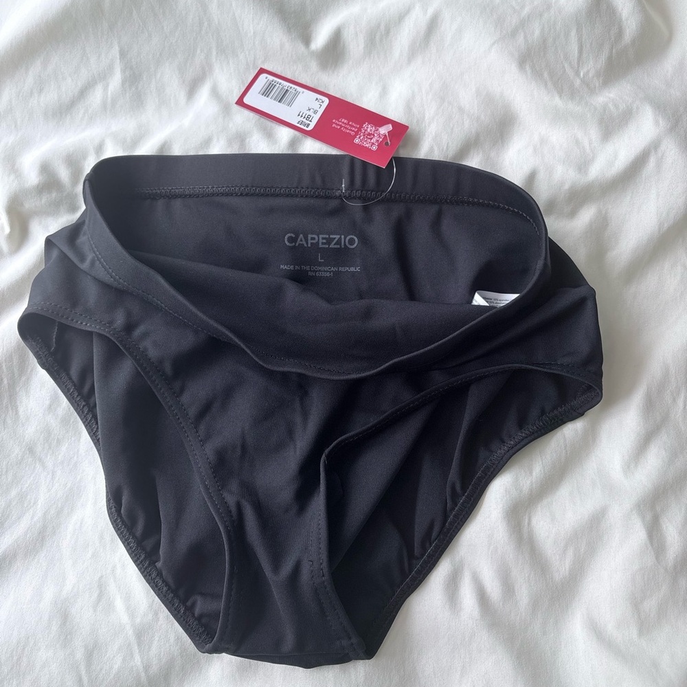Capezio dance briefs - women L black NWT